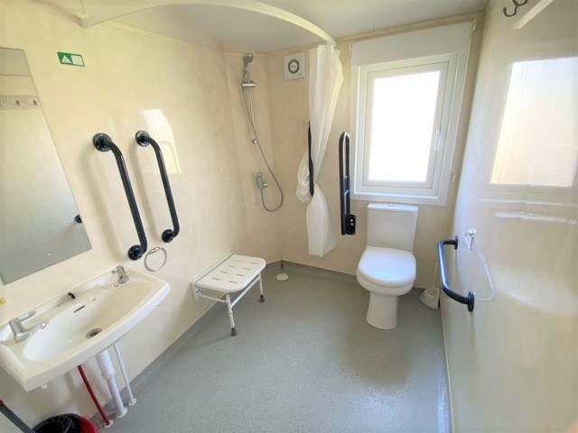 AG22 - Shower room
