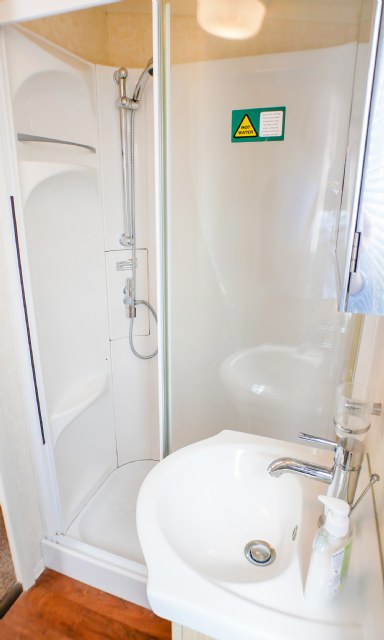 HM110x - En-Suite Shower detail